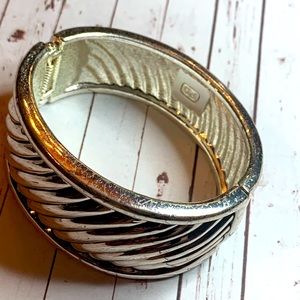 🌺Boho Vintage Silvertone Bracelet (PD) sideopening